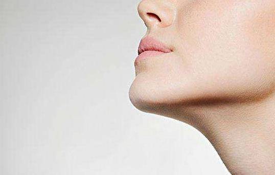 双下巴吸脂的效果(下巴吸脂术达到雕塑和美化体形的目的吗)